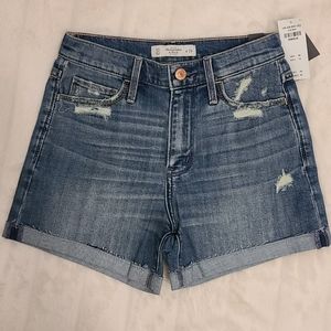 🆕️ Abercrombie & Fitch - High-Rise Denim Shorts